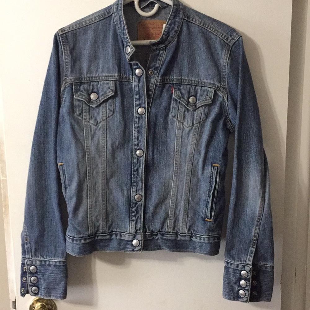 Medium Levi Jean Jacket- great condition!